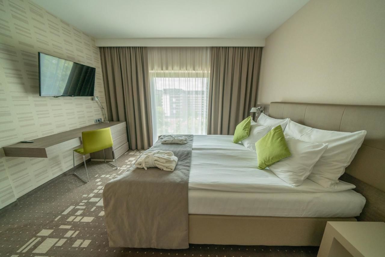 Отель Q Hotel Plus Wrocław Вроцлав