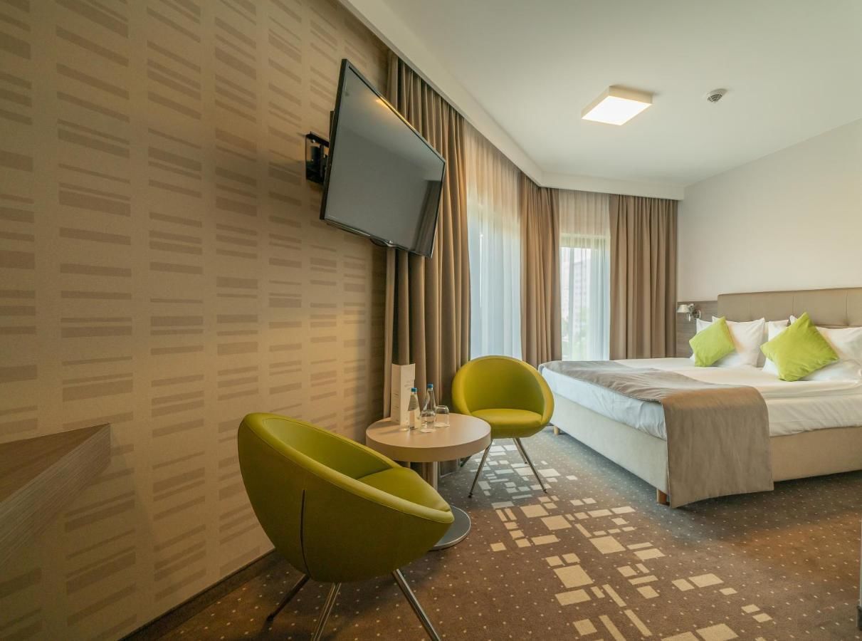 Отель Q Hotel Plus Wrocław Вроцлав-11