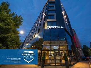 Отель Q Hotel Plus Wrocław Вроцлав-0