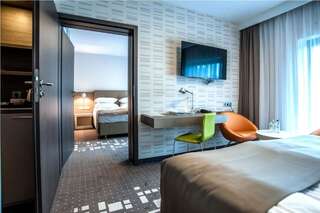 Отель Q Hotel Plus Wrocław Вроцлав Семейный номер-студио-5