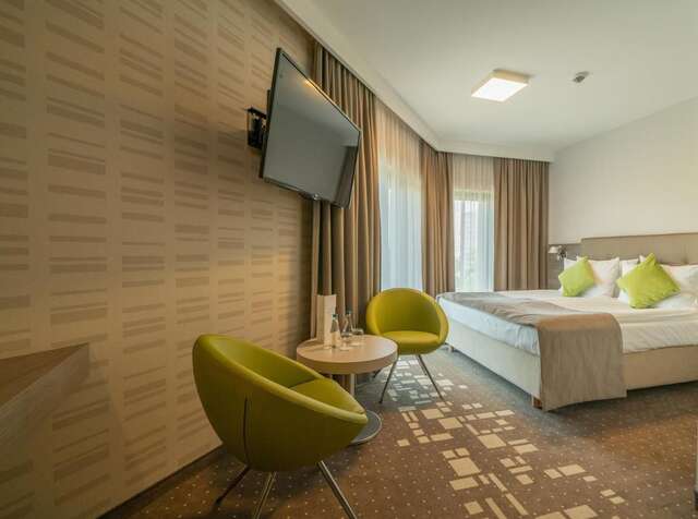 Отель Q Hotel Plus Wrocław Вроцлав-10